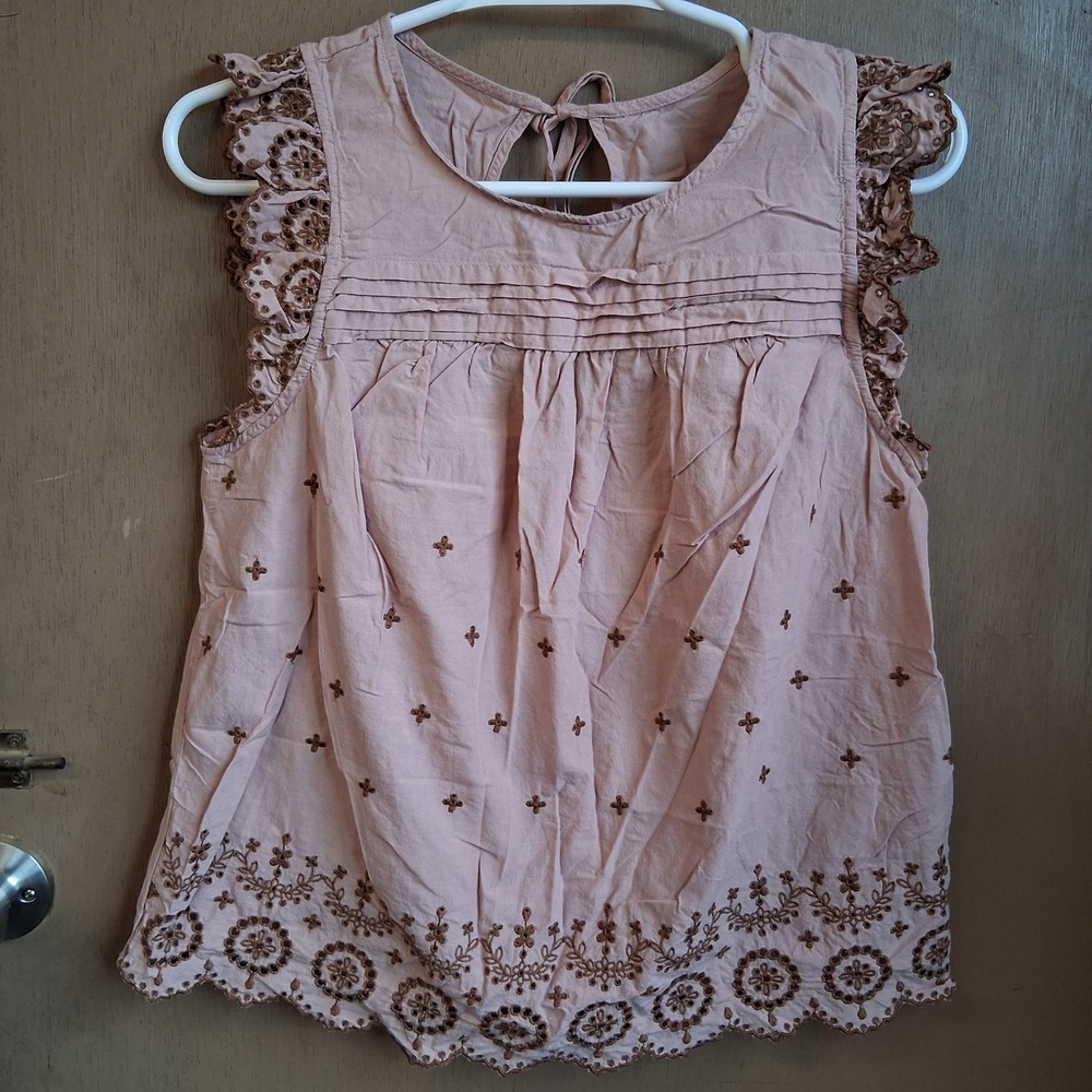 E&M Blush and Rust Eyelet Tank Sz Small